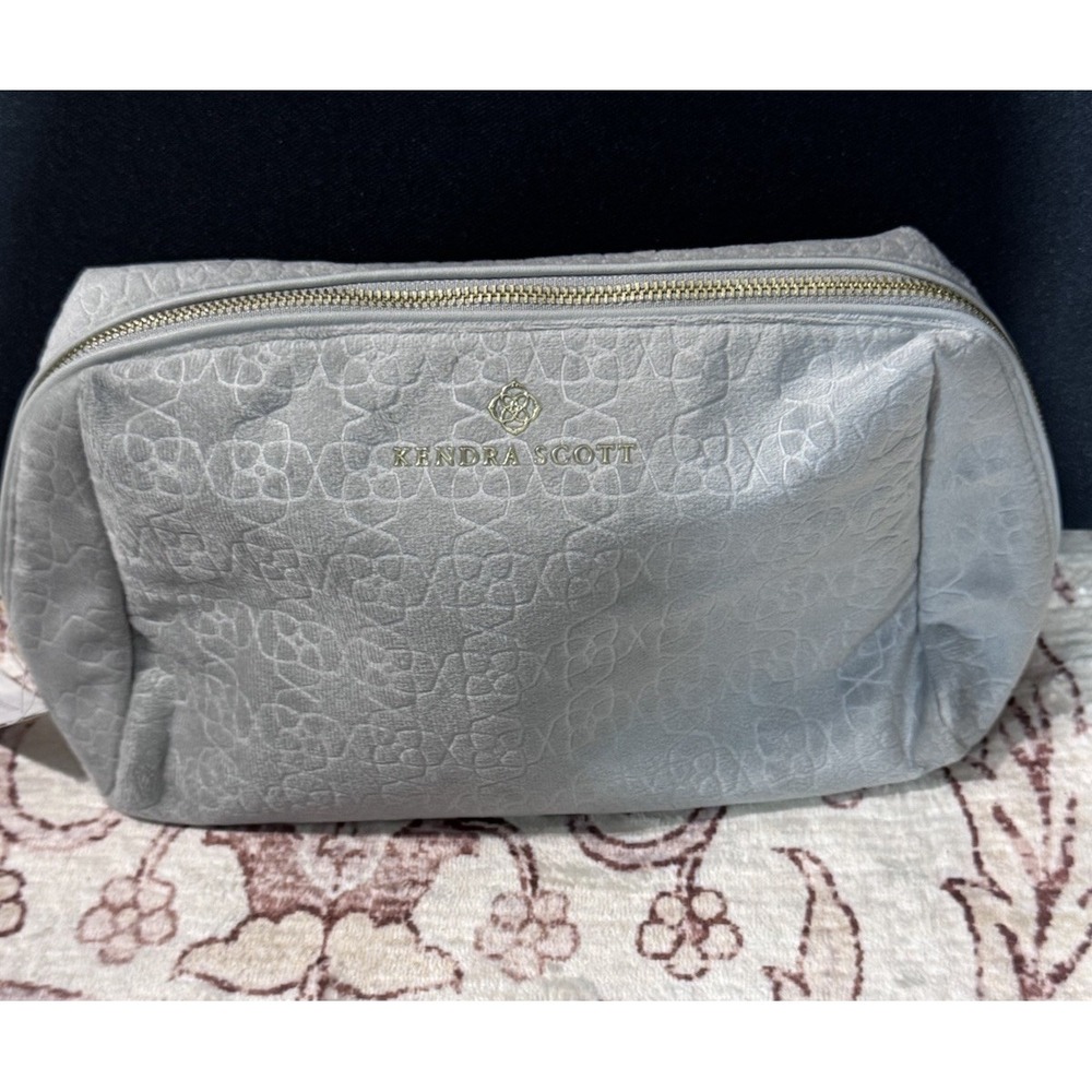 NWT Kendra Scott Gray Makeup Bag